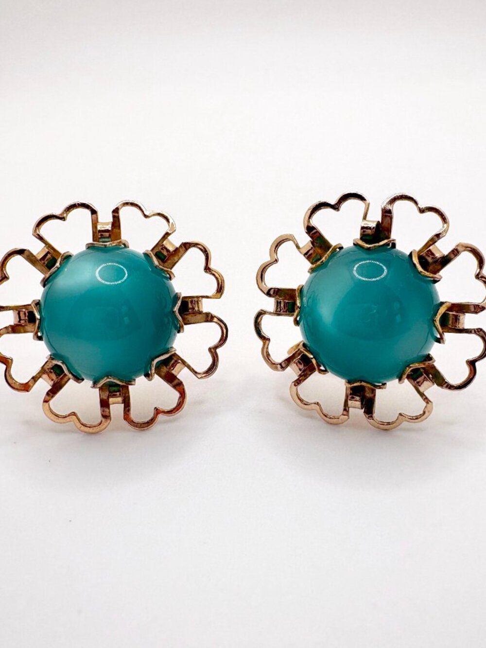 Vintage 1950s Turquoise Moonglow Lucite Earrings Gold Tone Floral Screw Back - Picture 2 of 4